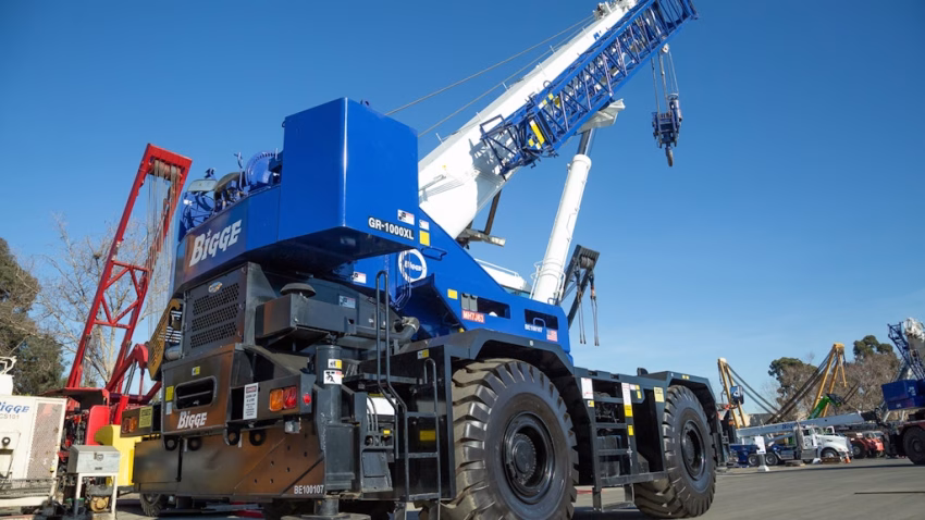 EST orders hybrid crane